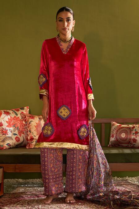 Buy Sage Saga Pink Velvet, Satin, Organza, Silk Saru Gulab Floral Print Kurta Set With Dupatta Online at Aza Fashions Buy_Sage Saga_Pink Velvet, Satin, Organza, Silk Saru Gulab Floral Print Kurta Set With Dupatta _Online_at_Aza_Fashions