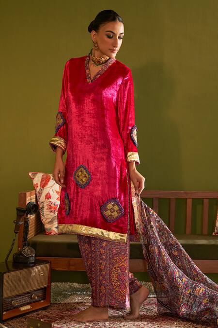 Sage Saga Pink Velvet, Satin, Organza, Silk Saru Gulab Floral Print Kurta Set With Dupatta at Aza Fashions Sage Saga_Pink Velvet, Satin, Organza, Silk Saru Gulab Floral Print Kurta Set With Dupatta _at_Aza_Fashions