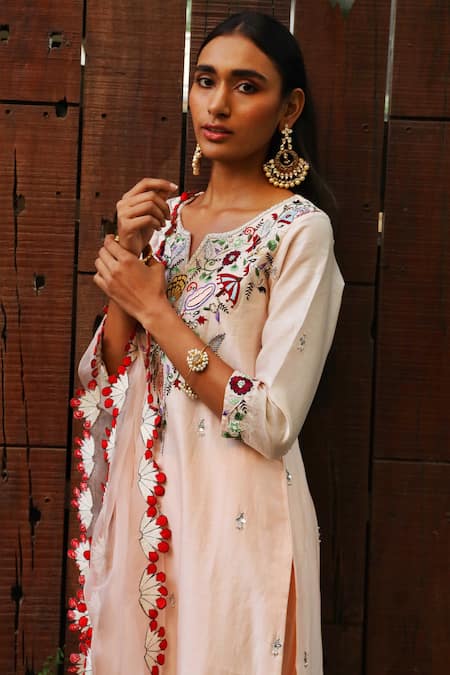Buy_Kasturi Tikmani_Peach Kurta Pure Chanderi Silk Embroidery Thread Notched Set