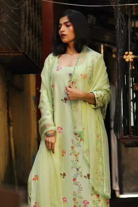 Kasturi Tikmani Floral Embroidered Kurta Set 