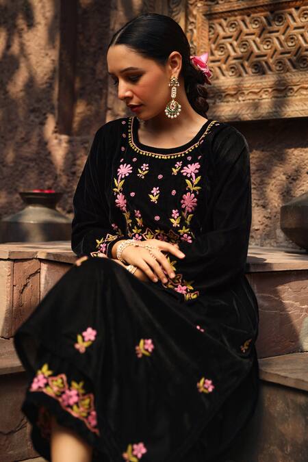House Of Chikankari_Black Velvet Hand Embroidery Chikankari Round Kurta And Pant Set _Online_at_Aza_Fashions