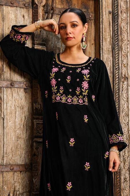 Buy_House Of Chikankari_Black Velvet Hand Embroidery Chikankari Round Kurta And Pant Set _Online_at_Aza_Fashions