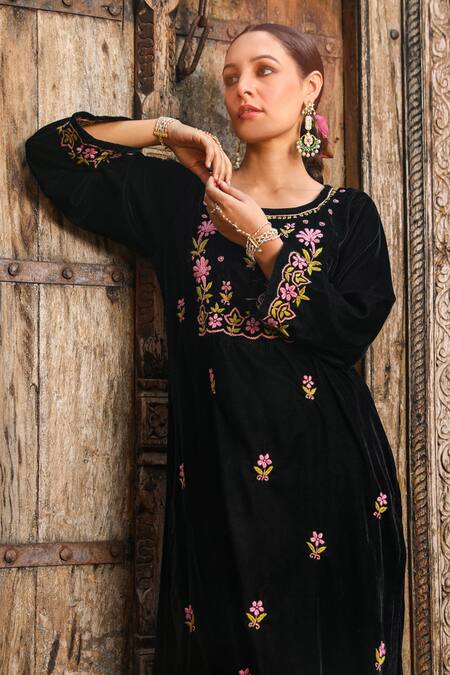 Shop_House Of Chikankari_Black Velvet Hand Embroidery Chikankari Round Kurta And Pant Set _Online_at_Aza_Fashions