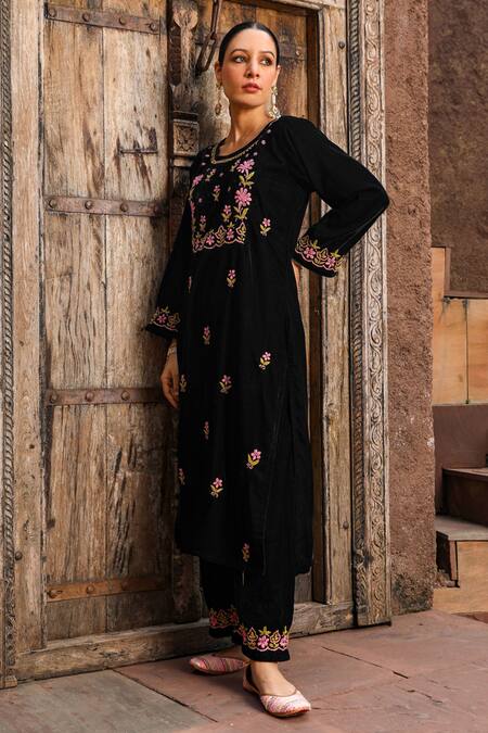 House Of Chikankari_Black Velvet Hand Embroidery Chikankari Round Kurta And Pant Set _at_Aza_Fashions