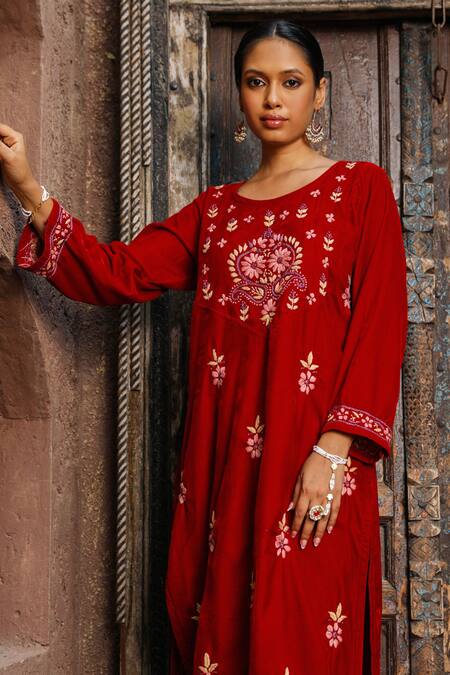 House Of Chikankari_Maroon Velvet Hand Embroidery Chikankari Paisley Kurta And Pant Set _Online_at_Aza_Fashions