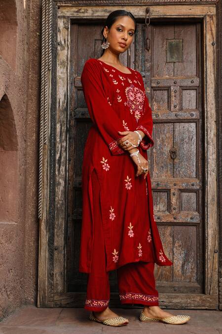 House Of Chikankari_Maroon Velvet Hand Embroidery Chikankari Paisley Kurta And Pant Set _at_Aza_Fashions