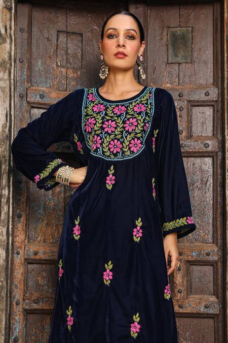 House Of Chikankari_Blue Velvet Hand Embroidery Chikankari Round Straight Kurta And Pant Set _Online_at_Aza_Fashions