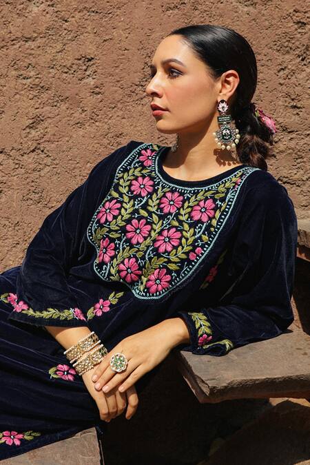 Buy_House Of Chikankari_Blue Velvet Hand Embroidery Chikankari Round Straight Kurta And Pant Set _Online_at_Aza_Fashions