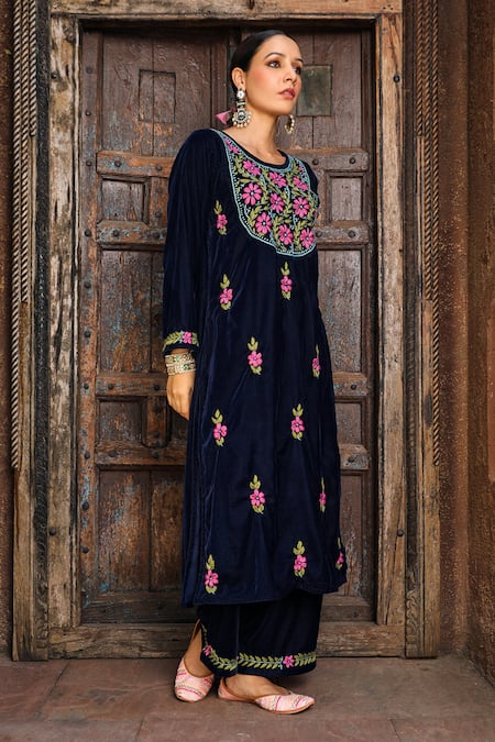 Shop_House Of Chikankari_Blue Velvet Hand Embroidery Chikankari Round Straight Kurta And Pant Set _Online_at_Aza_Fashions