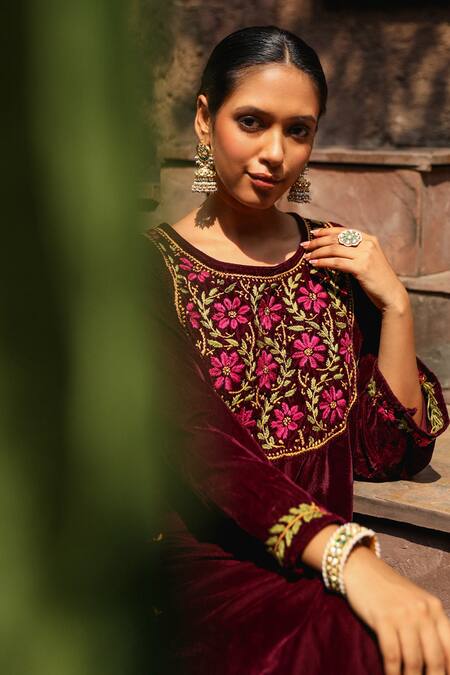 Shop House Of Chikankari Purple Velvet Hand Embroidery Chikankari Floral Kurta And Pant Set Online at Aza Fashions Shop_House Of Chikankari_Purple Velvet Hand Embroidery Chikankari Floral Kurta And Pant Set _Online_at_Aza_Fashions