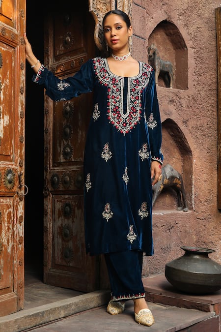 House of Chikankari Blue Velvet Hand Embroidery Chikankari Round Work Kurta And Pant Set  