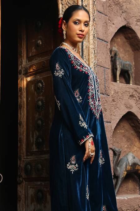 Buy_House Of Chikankari_Blue Velvet Hand Embroidery Chikankari Round Work Kurta And Pant Set _Online_at_Aza_Fashions