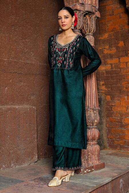 House Of Chikankari_Green Velvet Hand Embroidery Chikankari Leaf Yoke Kurta And Pant Set _Online_at_Aza_Fashions