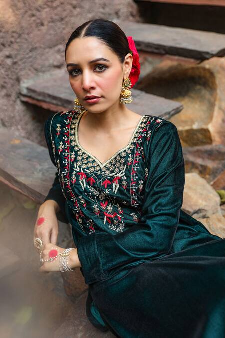 Shop_House Of Chikankari_Green Velvet Hand Embroidery Chikankari Leaf Yoke Kurta And Pant Set _Online_at_Aza_Fashions