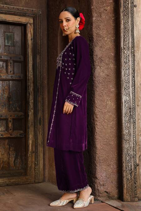Buy_House Of Chikankari_Purple Velvet Hand Embroidery Chikankari V Neck Work Kurta And Pant Set _Online_at_Aza_Fashions