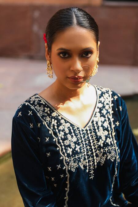 House Of Chikankari_Blue Velvet Embroidery V-neck Thread Straight Kurta And Pant Set_at_Aza_Fashions