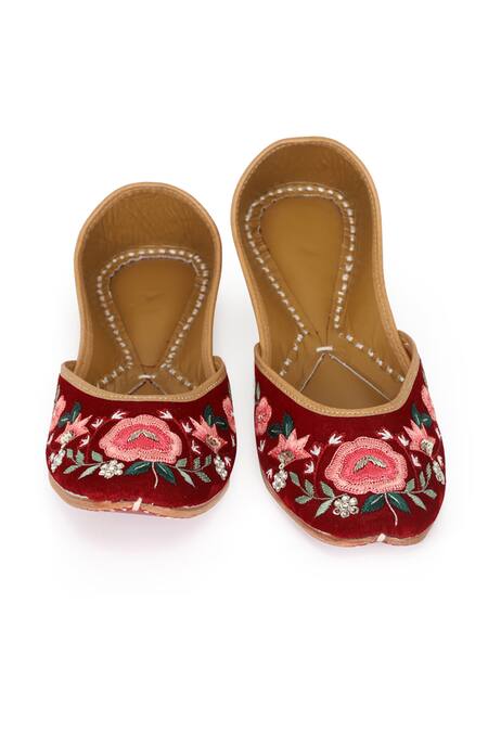 NR By Nidhi Rathi Maroon Floral Embroidered Juttis Online at Aza Fashions NR By Nidhi Rathi_Maroon Floral Embroidered Juttis_Online_at_Aza_Fashions