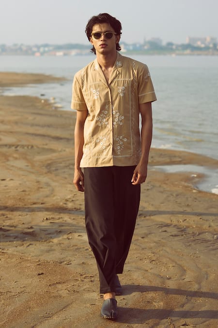 Dash And Dot_Black Polyester, Viscose, Lycra Side Pleat Pant _Online_at_Aza_Fashions