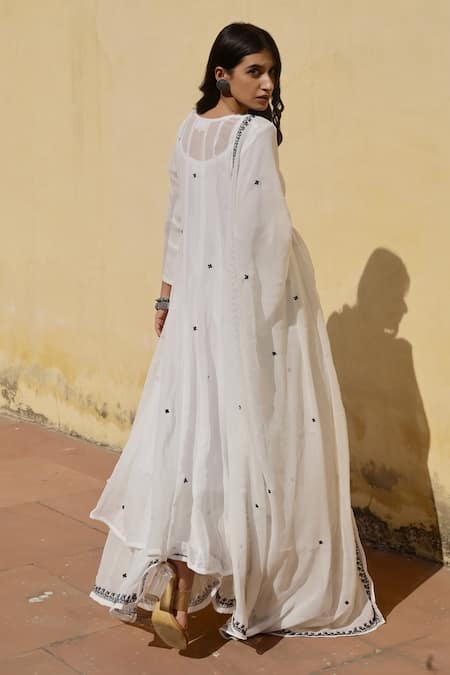 Shop_Asrumo_White Georgette Hand Embroidered Aari Work Anarkali Notched Round Neck Pant Set _at_Aza_Fashions