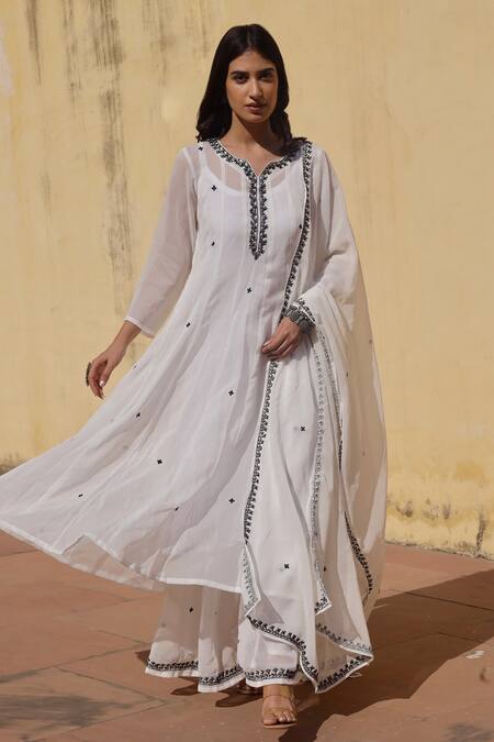 Buy_Asrumo_White Georgette Hand Embroidered Aari Work Anarkali Notched Round Neck Pant Set _Online_at_Aza_Fashions
