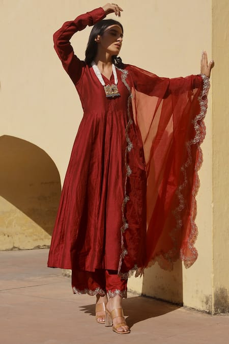 Buy_ASRUMO_Maroon Chanderi Embroidery, Applique V-neck Anarkali Set With Aari Dupatta _Online_at_Aza_Fashions