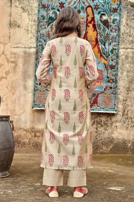 Shop Karaj Jaipur Beige Chanderi, Cotton Mirrors Round Neck Block Print Straight Kurta Pant Set at Aza Fashions Shop_Karaj Jaipur_Beige Chanderi, Cotton Mirrors Round Neck Block Print Straight Kurta Pant Set_at_Aza_Fashions