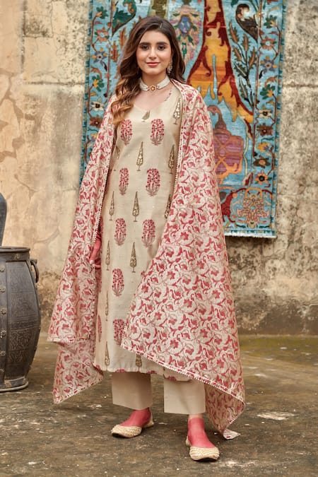 Karaj Jaipur Beige Chanderi, Cotton Mirrors Round Neck Block Print Straight Kurta Pant Set Online at Aza Fashions Karaj Jaipur_Beige Chanderi, Cotton Mirrors Round Neck Block Print Straight Kurta Pant Set_Online_at_Aza_Fashions