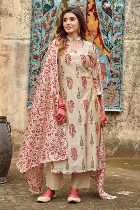 Karaj Jaipur Beige Chanderi, Cotton Mirrors Round Neck Block Print Straight Kurta Pant Set at Aza Fashions Karaj Jaipur_Beige Chanderi, Cotton Mirrors Round Neck Block Print Straight Kurta Pant Set_at_Aza_Fashions