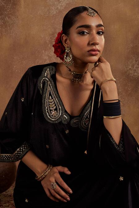 Buy_Roze_Black Lycra, Velvet, Organza Embroidery V-neck Razia Hand Kurta Set _Online_at_Aza_Fashions