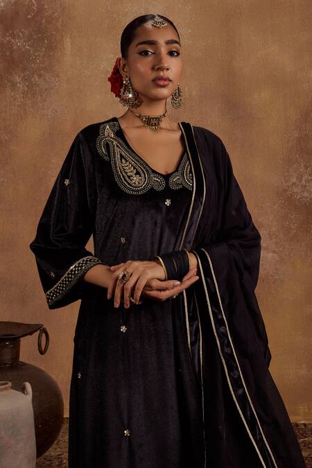 Shop_Roze_Black Lycra, Velvet, Organza Embroidery V-neck Razia Hand Kurta Set _Online_at_Aza_Fashions