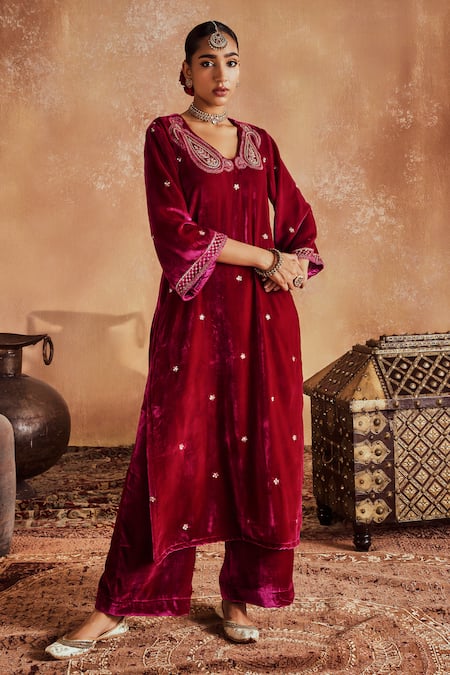 Roze Pink Microfiber, Organza Embroidery, Sequins Razia Paisley Hand Kurta Set Online at Aza Fashions Roze_Pink Microfiber, Organza Embroidery, Sequins Razia Paisley Hand Kurta Set _Online_at_Aza_Fashions