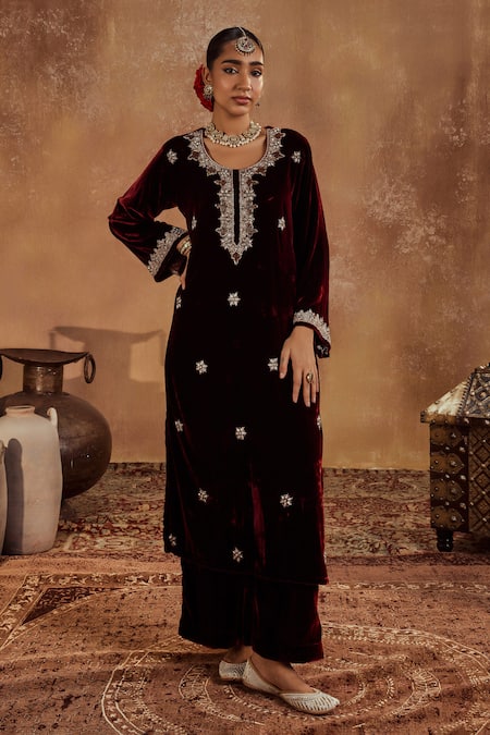 Roze Maroon Microfiber, Organza Embroidery, Sequins, Rubina Floral Hand Kurta Set Online at Aza Fashions Roze_Maroon Microfiber, Organza Embroidery, Sequins, Rubina Floral Hand Kurta Set _Online_at_Aza_Fashions