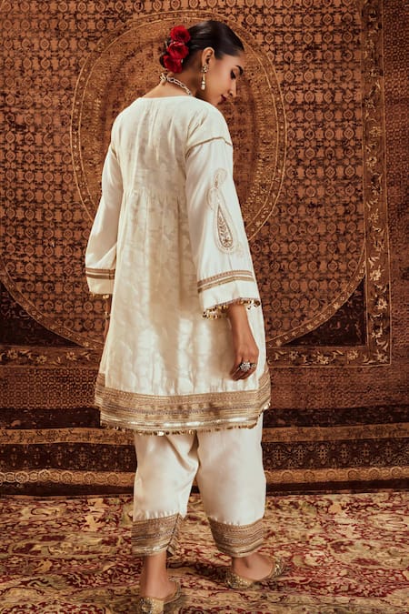 Shop Roze White Chanderi Lace, Sequins, Embroidery V-neck Saba Anarkali Dhoti Pant Set at Aza Fashions Shop_Roze_White Chanderi Lace, Sequins, Embroidery V-neck Saba Anarkali Dhoti Pant Set _at_Aza_Fashions