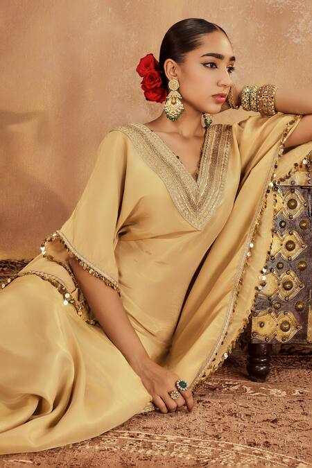 Buy_Roze_Gold Tissue Lace, Sequins V-neck Suhana Border Kaftan 