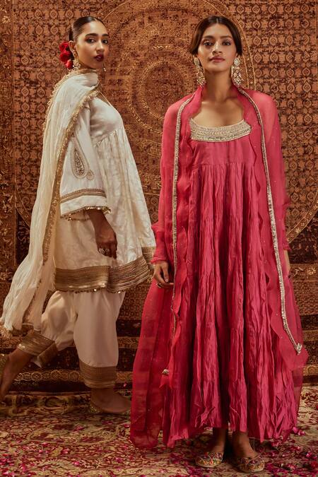 Roze Pink Chanderi, Organza Lace Scoop Neck Tara Pure Tiered Anarkali Set Online at Aza Fashions Roze_Pink Chanderi, Organza Lace Scoop Neck Tara Pure Tiered Anarkali Set _Online_at_Aza_Fashions