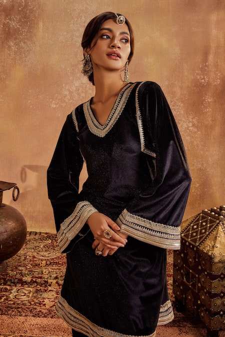 Buy Roze Black Lycra, Velvet, Organza Lace, Embroidery V-neck Aayat Kurta Set Online at Aza Fashions Buy_Roze_Black Lycra, Velvet, Organza Lace, Embroidery V-neck Aayat Kurta Set _Online_at_Aza_Fashions