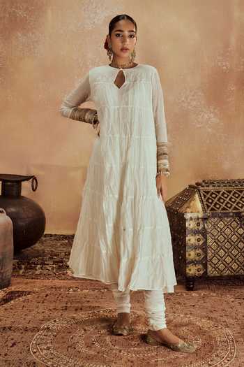Roze White Muslin, Chanderi Embroidery, Tassels Round Neck Anam Mukaish Anarkali Set Online at Aza Fashions Roze_White Muslin, Chanderi Embroidery, Tassels Round Neck Anam Mukaish Anarkali Set _Online_at_Aza_Fashions