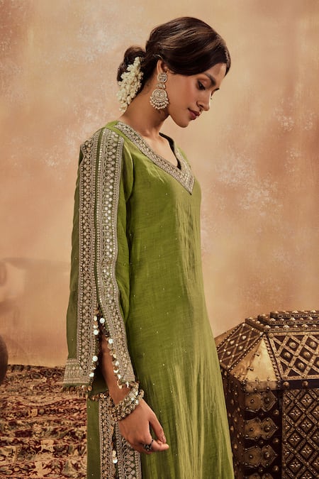 Roze Green Muslin, Chanderi Sequins, Metallic Falak Lace Embellished Kurta With Pant at Aza Fashions Roze_Green Muslin, Chanderi Sequins, Metallic Falak Lace Embellished Kurta With Pant _at_Aza_Fashions