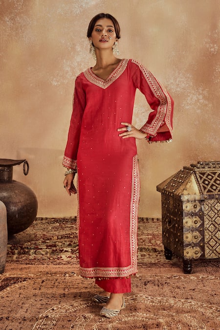 Roze Falak Lace Embellished Kurta With Pant 