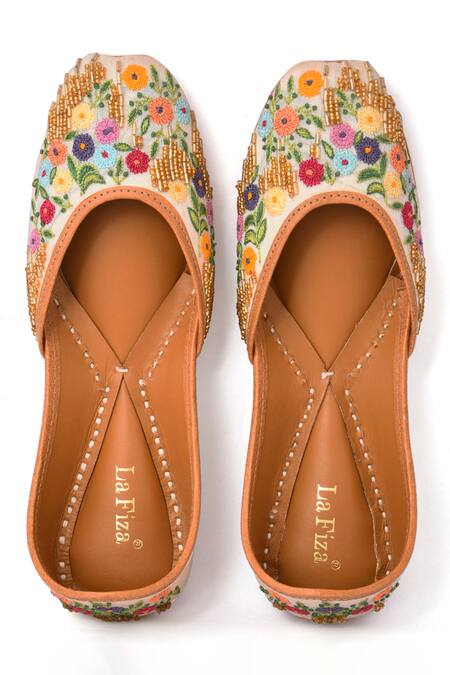 Shop LA Fiza White Hasrat Hand Embroidered Juttis at Aza Fashions Shop_LA Fiza_White Hasrat Hand Embroidered Juttis_at_Aza_Fashions