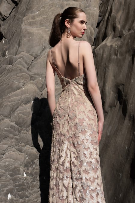 Shop Dash And Dot Gold Nylon Sequins Sweetheart Neck Statement Embroidered Gown at Aza Fashions Shop_Dash And Dot_Gold Nylon Sequins Sweetheart Neck Statement Embroidered Gown _at_Aza_Fashions