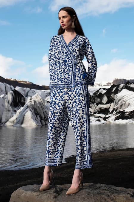 Dash And Dot_White Viscose Embroidery V-neck Floral Resham Top And Pant Set _Online_at_Aza_Fashions