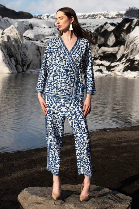 Buy_Dash And Dot_White Viscose Embroidery V-neck Floral Resham Top And Pant Set _Online_at_Aza_Fashions