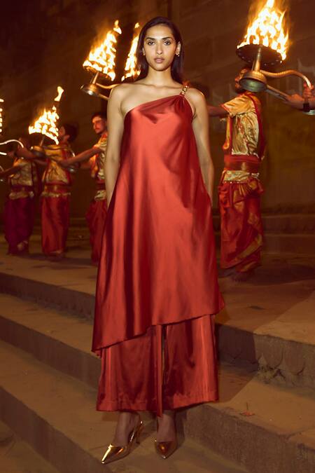 Buy Dash And Dot Red Polyester Chains Asymmetric One Shoulder Top With Wide Legged Pant Online at Aza Fashions Buy_Dash And Dot_Red Polyester Chains Asymmetric One Shoulder Top With Wide Legged Pant _Online_at_Aza_Fashions