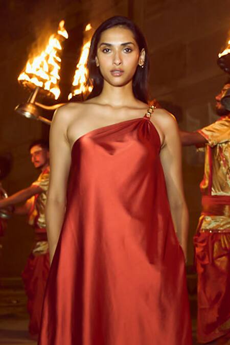 Dash And Dot Red Polyester Chains Asymmetric One Shoulder Top With Wide Legged Pant at Aza Fashions Dash And Dot_Red Polyester Chains Asymmetric One Shoulder Top With Wide Legged Pant _at_Aza_Fashions