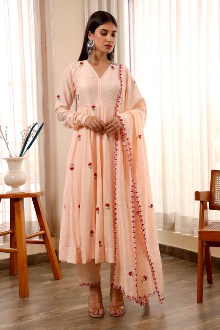 Shop ASRUMO Peach Chanderi Embroidery V-neck Resham Floral Anarkali Pant Set Online at Aza Fashions Shop_ASRUMO_Peach Chanderi Embroidery V-neck Resham Floral Anarkali Pant Set _Online_at_Aza_Fashions