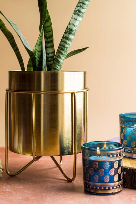 Manor House Gold Iron And Glass Waves & Paisley Gift Set Online at Aza Fashions Manor House_Gold Iron And Glass Waves & Paisley Gift Set_Online_at_Aza_Fashions