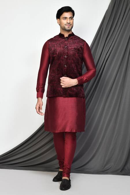Aryavir Malhotra Maroon Velvet Paisley Pattern Bundi 