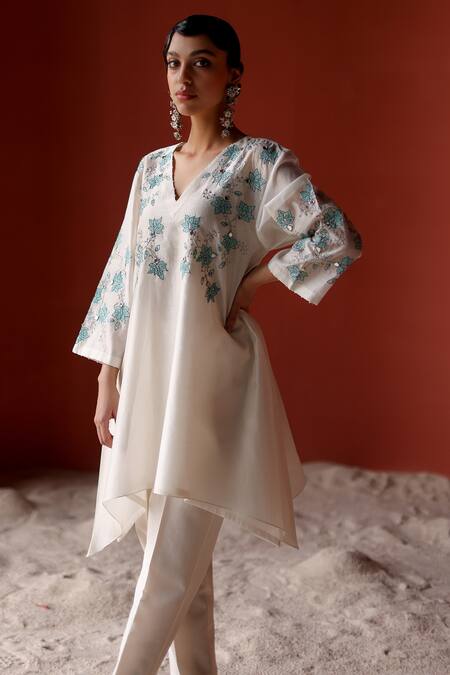 Shikha Mehta_Ivory Silk, Chanderi Mirrors, Embroidery V-neck Sana Thread And Work Top Pant Set _at_Aza_Fashions