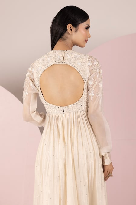 Shop Sonia Bansal White Mukesh Chanderi Silk Embroidery Resham Floral Bodice Anarkali Set at Aza Fashions Shop_Sonia Bansal_White Mukesh Chanderi Silk Embroidery Resham Floral Bodice Anarkali Set_at_Aza_Fashions